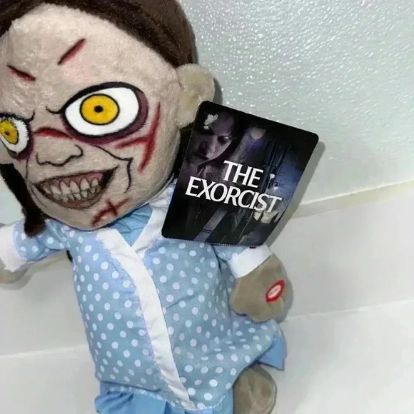 NWT! The Exorcist Animated Regan 13" 2019 Walking, Talking Plush Figure Horror - Picture 2 of 7